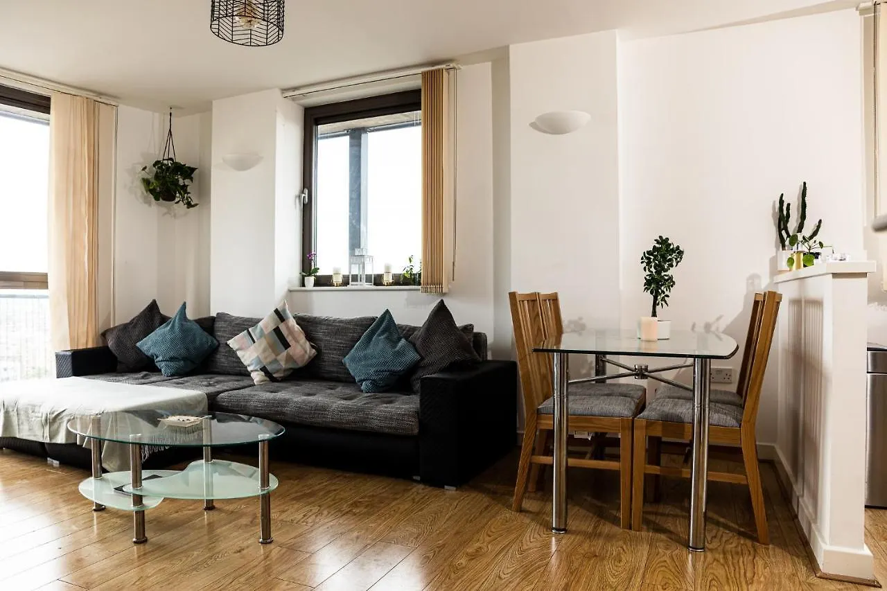 City Apartment - Shadwell - Wrap Around Balcony W Scenic View Λονδίνο