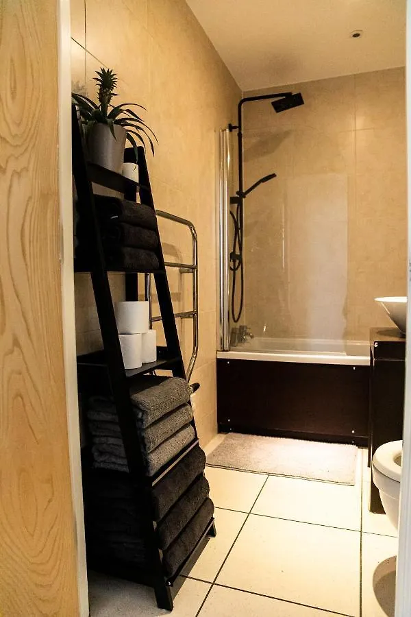 City Apartment - Shadwell - Wrap Around Balcony W Scenic View Λονδίνο