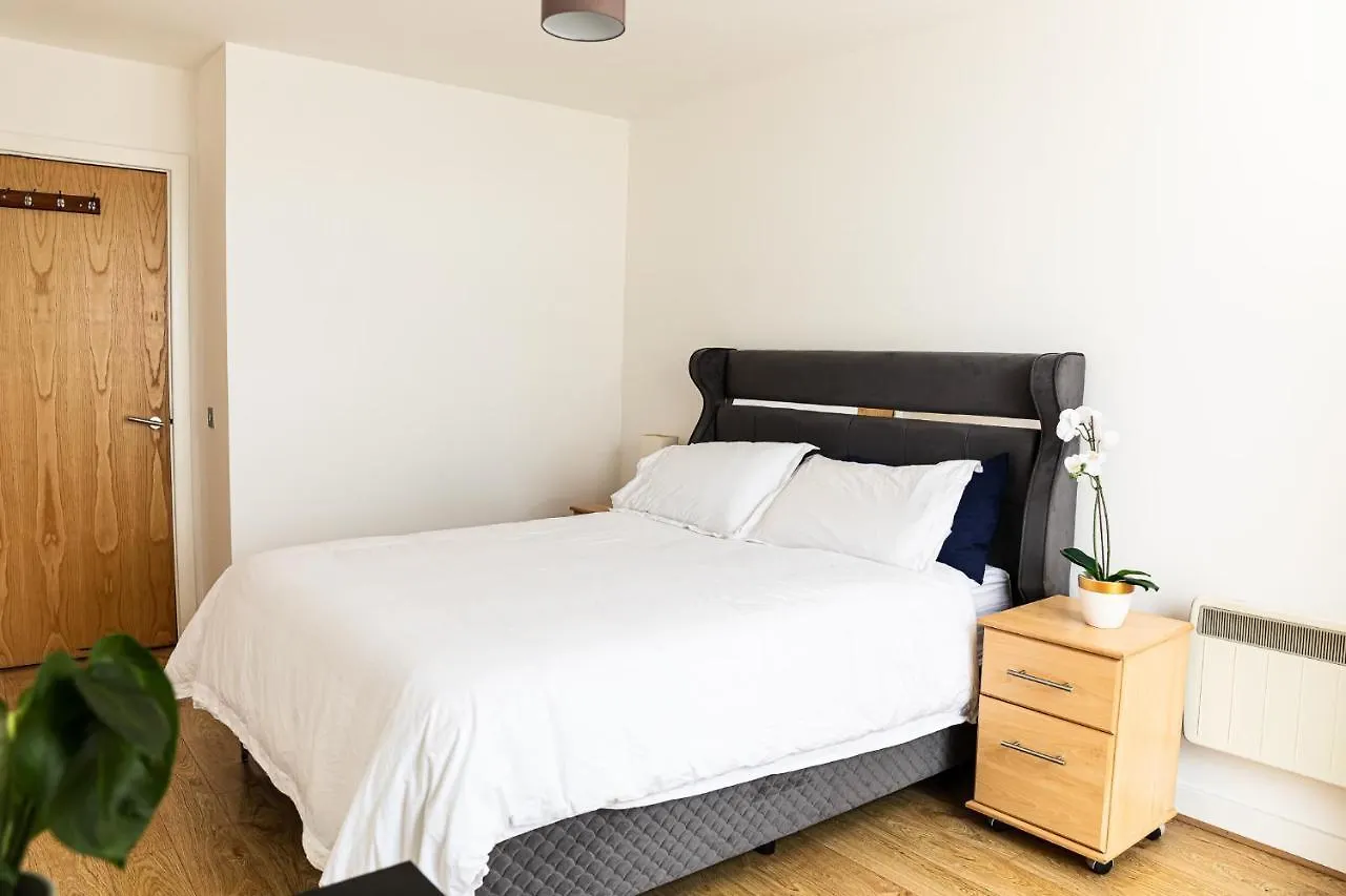 City Apartment - Shadwell - Wrap Around Balcony W Scenic View Λονδίνο 0*,  Ηνωμένο Βασίλειο