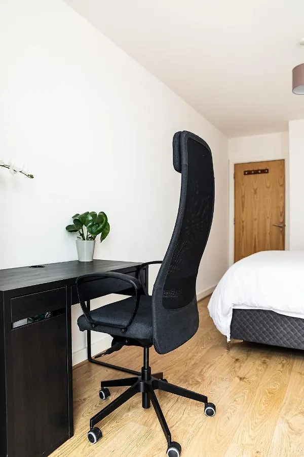 City Apartment - Shadwell - Wrap Around Balcony W Scenic View 런던 0*,