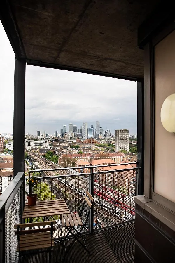 City Apartment - Shadwell - Wrap Around Balcony W Scenic View 런던